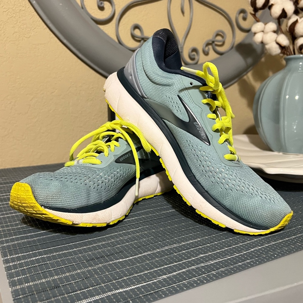 Women’s Brooks Trace Sneaker